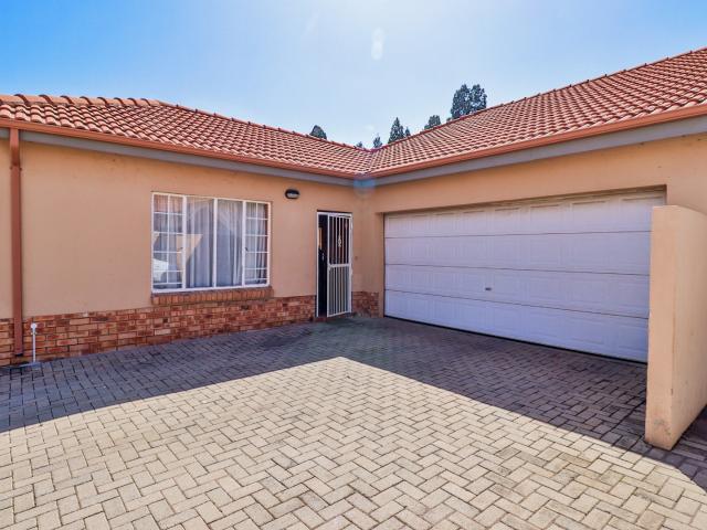 3 Bedroom Townhouse For Sale in Waterval East