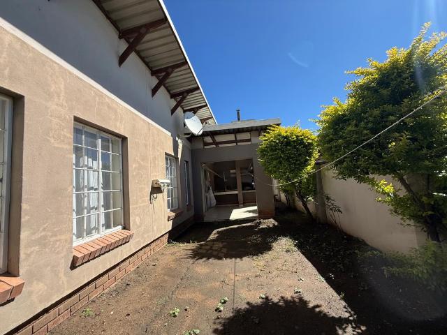 3 Bedroom Townhouse For Sale in Waterval East