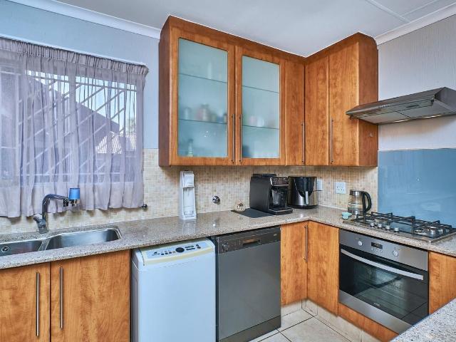 3 Bedroom Townhouse For Sale in Weltevreden Park