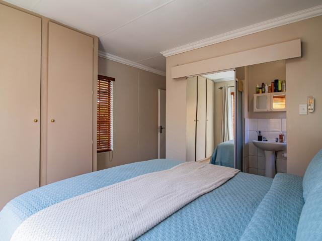 3 Bedroom Townhouse For Sale in Weltevreden Park