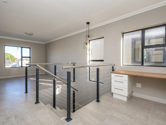 3 Bedroom Townhouse For Sale in Westbrook