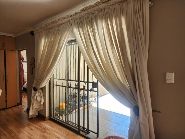 3 Bedroom Townhouse For Sale in Wilkoppies