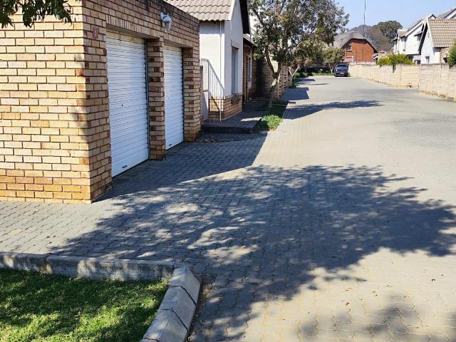 3 Bedroom Townhouse For Sale in Willow Glen