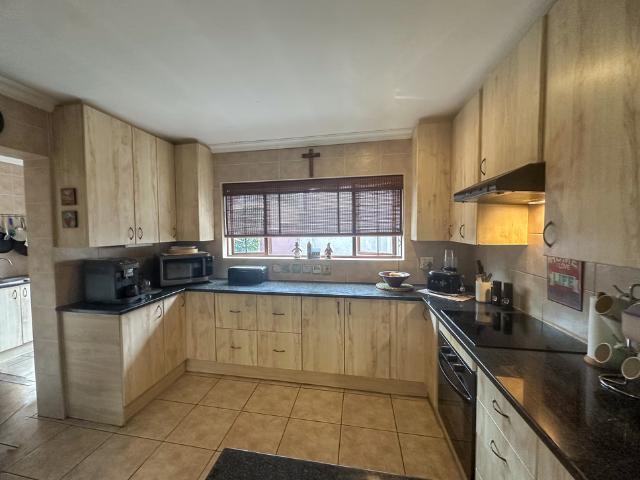 3 Bedroom Townhouse For Sale in Witkoppen