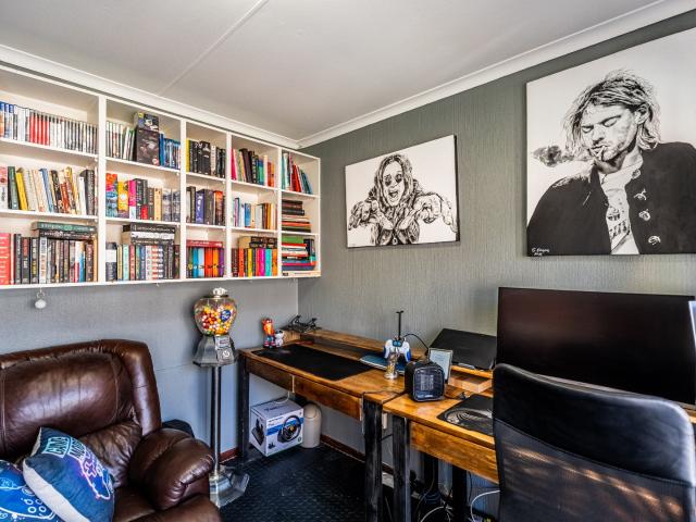 3 Bedroom Townhouse For Sale in Zwartkop