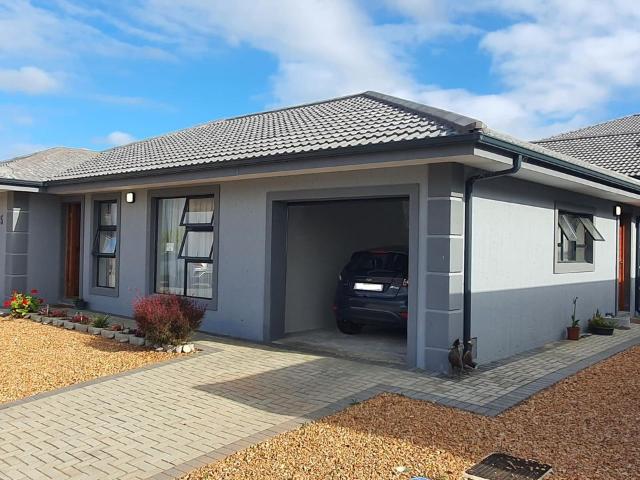 3 Bedroom townhouse freehold for sale in Dana Bay, Mossel Bay