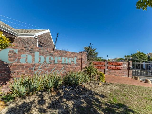3 Bedroom townhouse freehold to rent in Sonstraal Heights, Durbanville