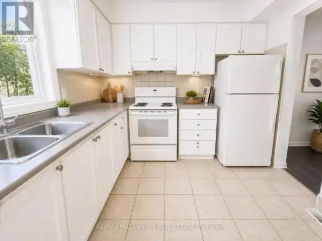 3 Bedroom Townhouse Guelph ON 104681936