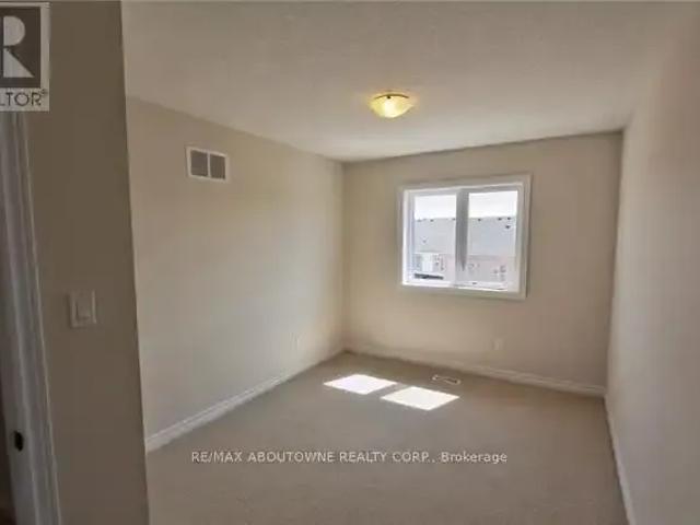 3 Bedroom Townhouse Guelph ON LS102243150