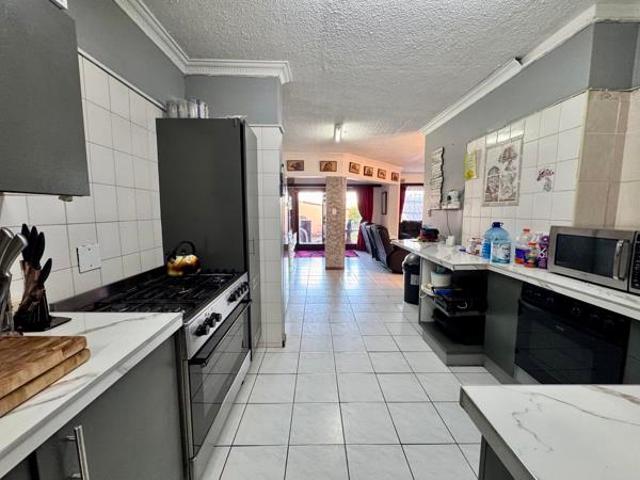 3 Bedroom Townhouse in Manaba Beach