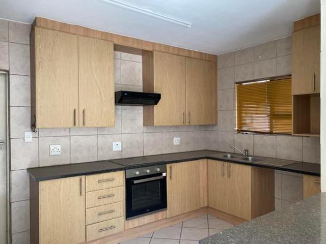 3 Bedroom Townhouse in Mantevrede