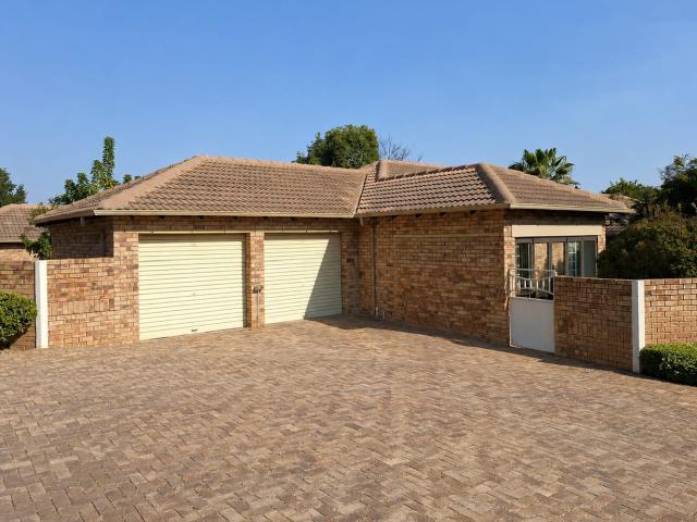 3 Bedroom Townhouse in Maroeladal