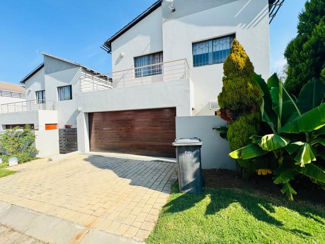 3 Bedroom Townhouse in Maroeladal
