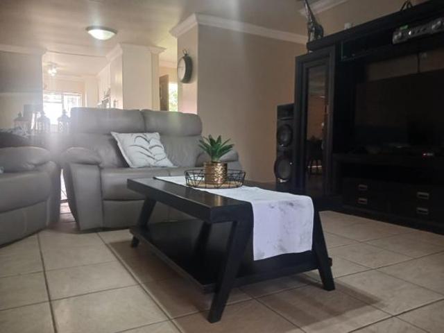 3 Bedroom Townhouse in Meiringspark