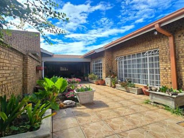 3 Bedroom Townhouse in Middelburg Central