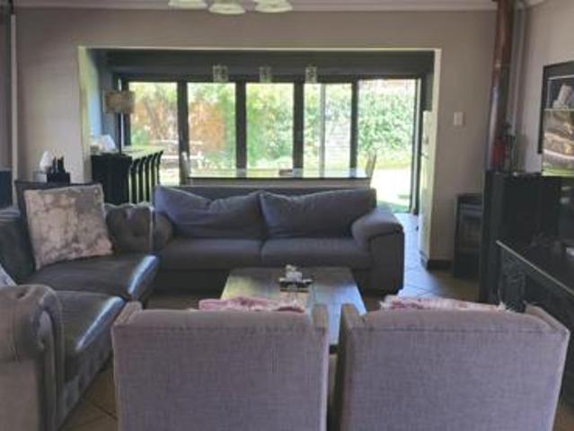 3 Bedroom Townhouse in Middelburg South