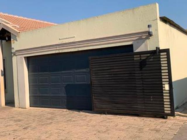 3 Bedroom Townhouse in Mohlakeng