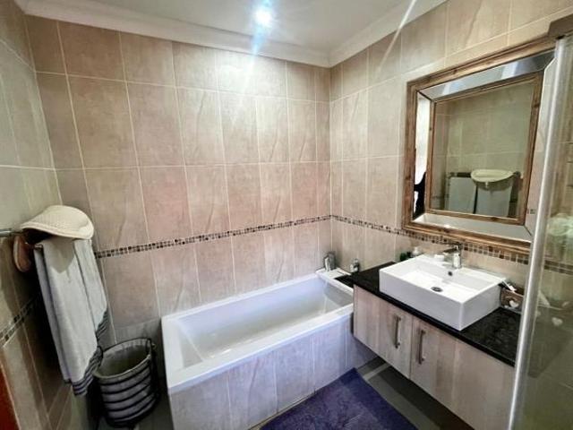 3 Bedroom Townhouse in Mooivallei Park