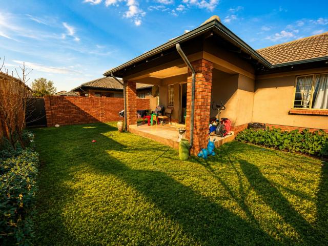 3 Bedroom Townhouse in Mooikloof Ridge