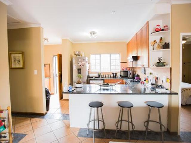 3 Bedroom Townhouse in Mooikloof Ridge