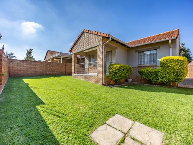 3 Bedroom Townhouse in Mooikloof Ridge