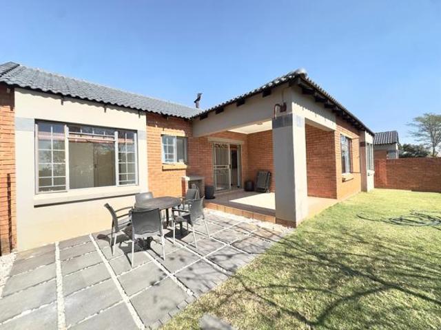 3 Bedroom Townhouse in Mooikloof Ridge