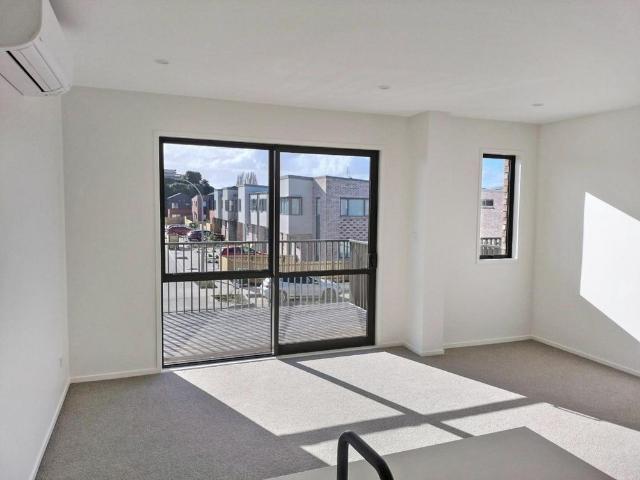 3 bedroom townhouse in Mount Wellington