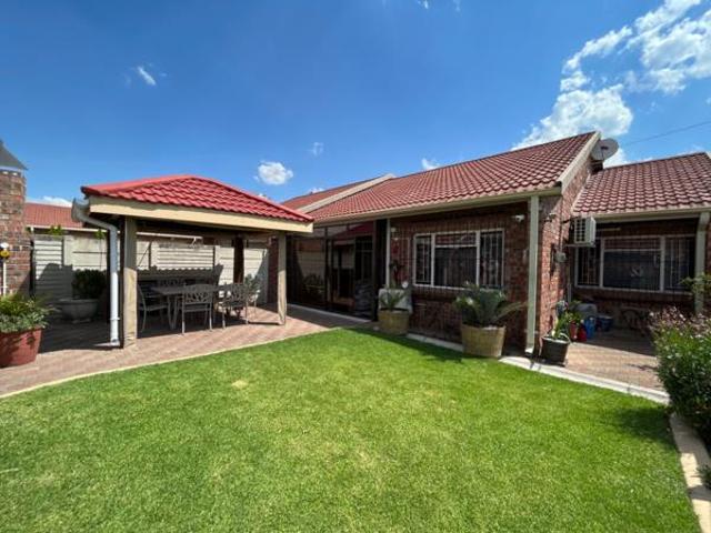 3 Bedroom Townhouse in Newcastle Central