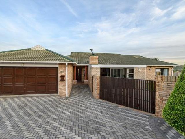 3 Bedroom Townhouse in Newton Park