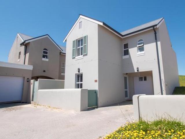 3 Bedroom Townhouse in Nooitgedacht Village