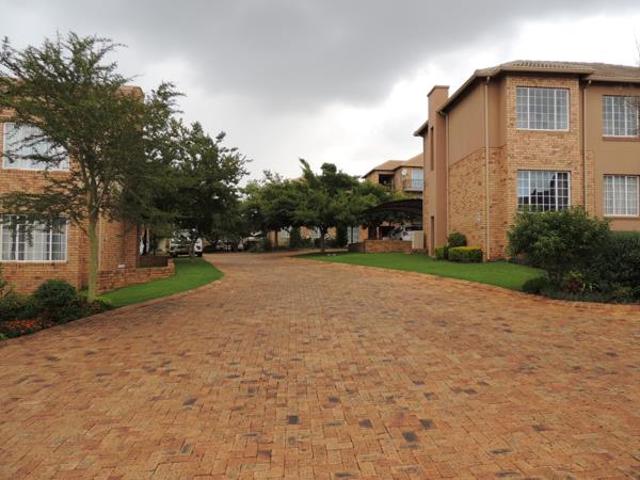 3 Bedroom Townhouse in Noordheuwel