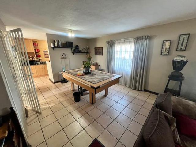 3 Bedroom Townhouse in Noordheuwel