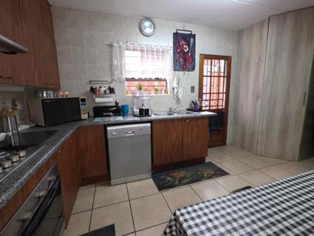 3 Bedroom Townhouse in Noordheuwel