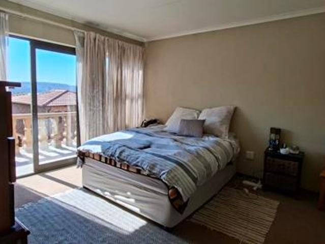 3 Bedroom Townhouse in Noordheuwel