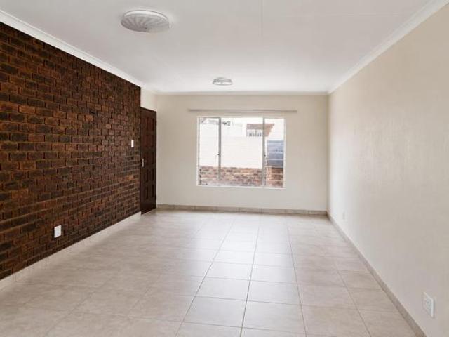 3 Bedroom Townhouse in Noordheuwel
