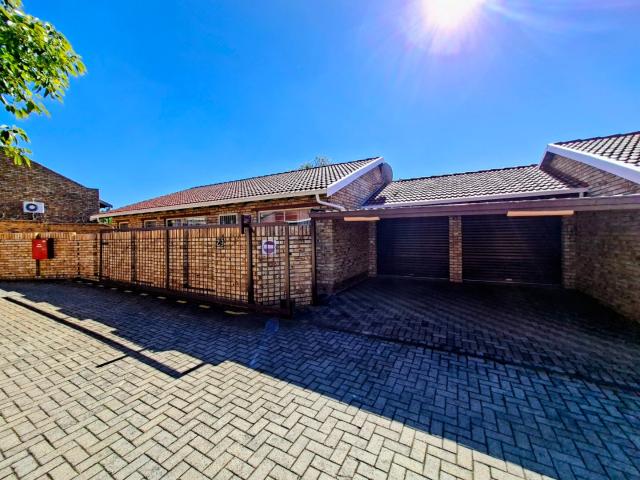 3 Bedroom Townhouse in Noordheuwel