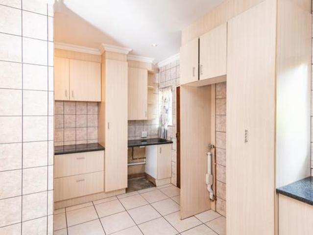 3 Bedroom Townhouse in Noordheuwel