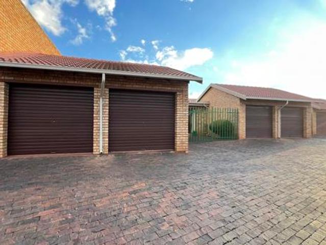 3 Bedroom Townhouse in Noordheuwel