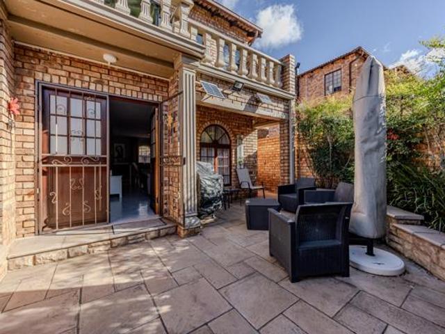 3 Bedroom Townhouse in Noordheuwel