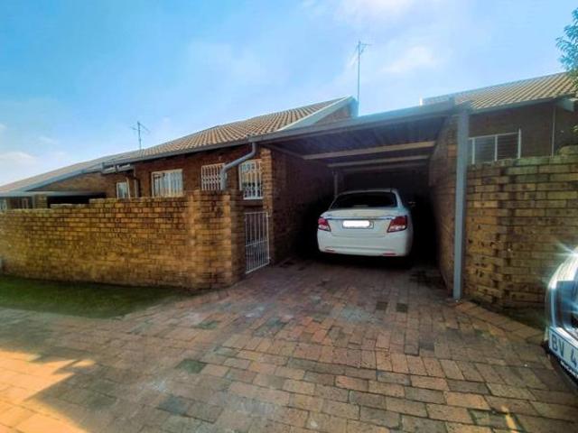 3 Bedroom Townhouse in Norkem Park