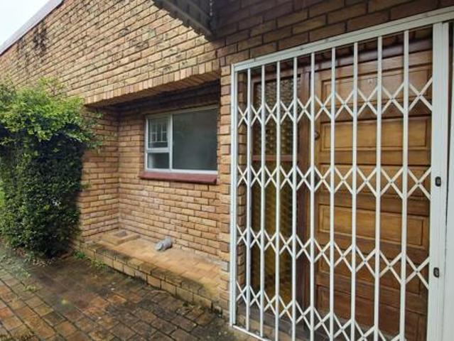 3 Bedroom Townhouse in Oak Park