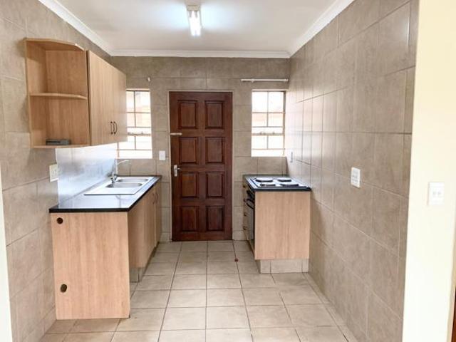 3 Bedroom Townhouse in Olievenhoutbosch