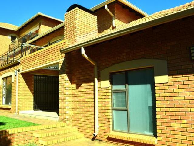 3 Bedroom Townhouse in Olympus AH