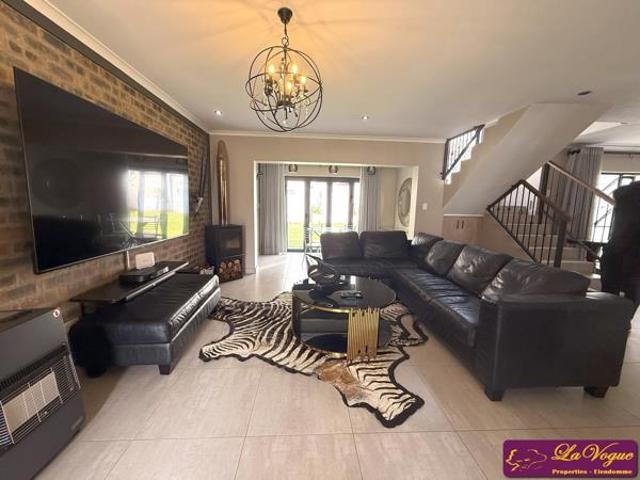 3 Bedroom Townhouse in Olympus AH