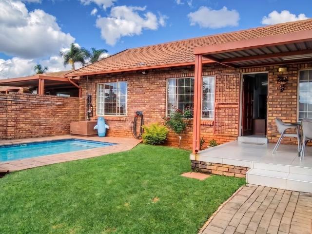 3 Bedroom Townhouse in Amberfield Glen