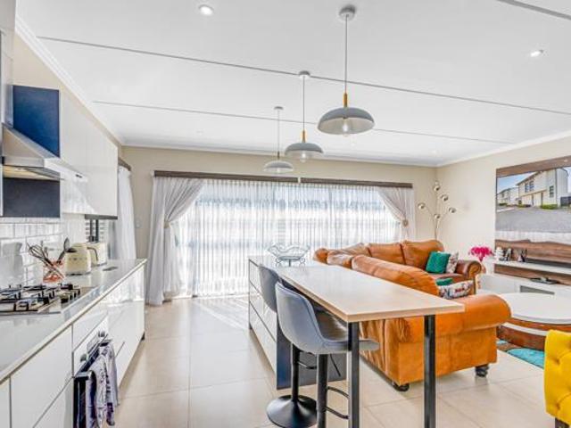3 Bedroom Townhouse in Amorosa