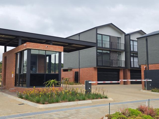 3 Bedroom Townhouse in Olympus AH
