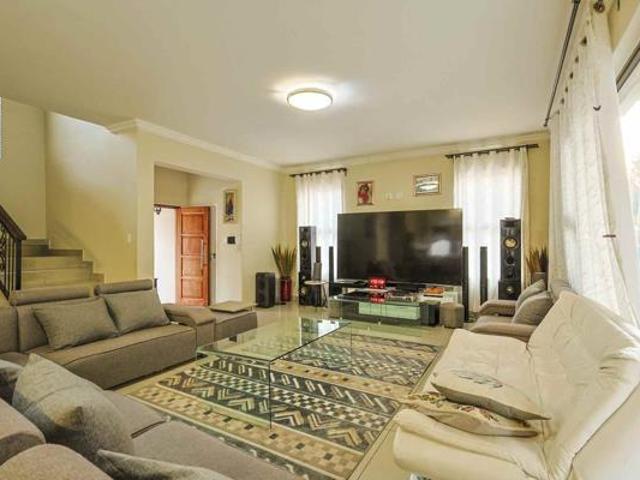 3 Bedroom Townhouse in Baileys Muckleneuk