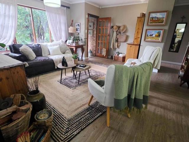 3 Bedroom Townhouse in Baysvalley