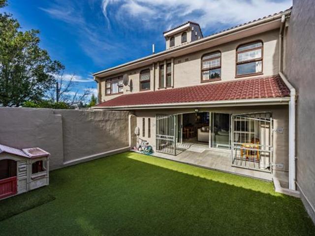 3 Bedroom Townhouse in Beacon Bay